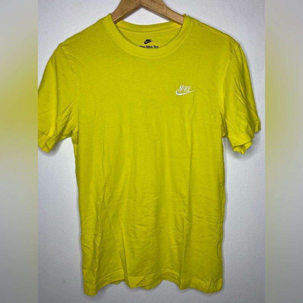 The Nike tee Yellow Tee Embroidered logo Size Small Unisex